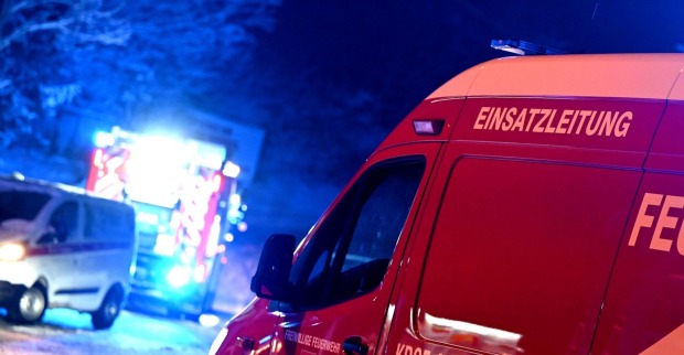 Feuerwehr im nächtlichen Einsatz.