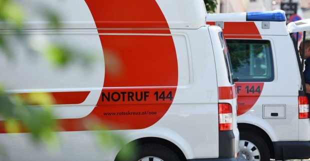 Zwei Rettungswagen im Einsatz.