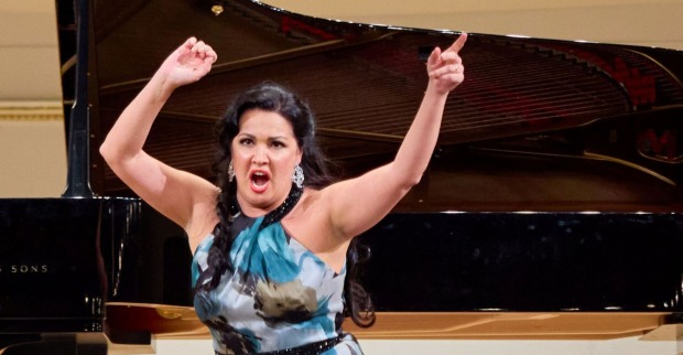 Anna Netrebko auf der Bühne.