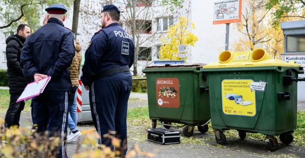 Die Polizei hat das tote Baby in einem Müllcontainer vor der Klinik gefunden.