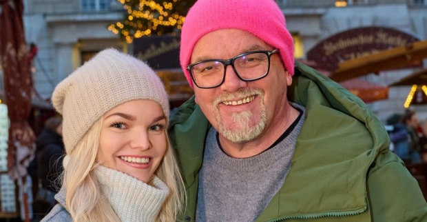 DJ Ötzi und seine Tochter Lisa-Marie lächeln.