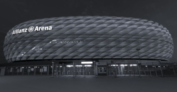Allianz Arena in schwarz-weiß