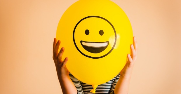 Luftballon mit aufgemaltem Smiley-Gesicht