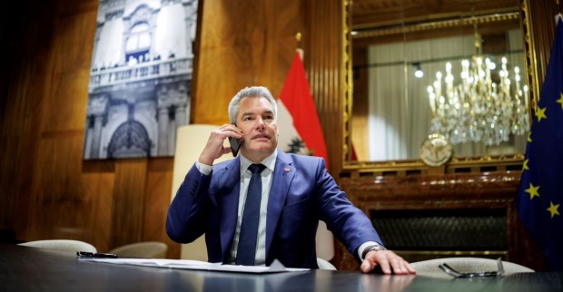 Bundeskanzler Karl Nehammer hat erstmals seit seiner Wiederwahl mit Donald Trump gesprochen.