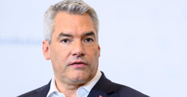 Bundeskanzler Karl Nehammer (ÖVP) hat seine Glückwünsche an Trump via X ausgerichtet.