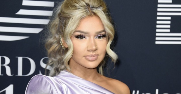 Shirin David in lila Kleid