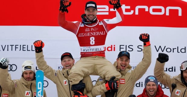 ÖSV Speed-Team bei einer Siegerehrung in Kvitfjell