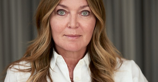 Karin Gustavsson in einer weißen Bluse