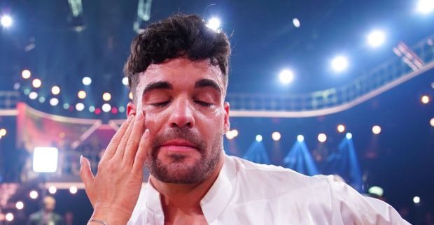 Stefano Zarrella mit geschlossenen Augen.