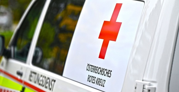 Am Samstag, 28. Dezember 2024, ist ein 66-Jähriger mit seinem Traktor bei Holzarbeiten in Deutsfeistritz verunglückt.
