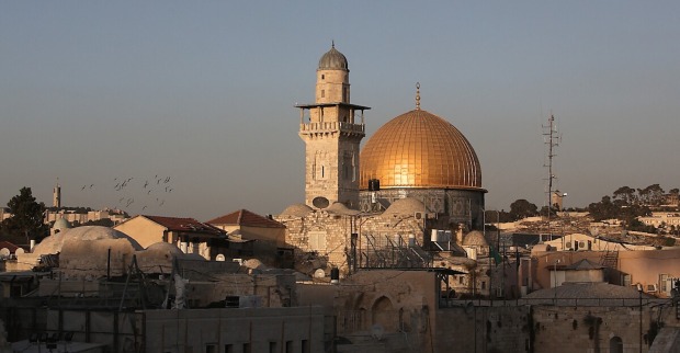 Goldene Kuppel der Moschee in Mekka.