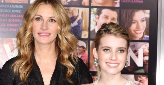 Julia und Emma Roberts lächeln auf dem roten Teppich.