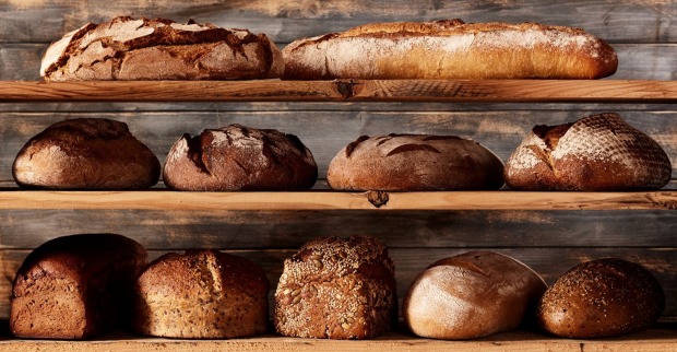 Brot auf einem Regal