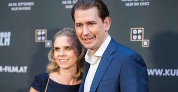 Susanne Thier und Sebastian Kurz, Arm in Arm bei der Premiere des Kurz-Films, sind seit der Schulzeit ein Paar