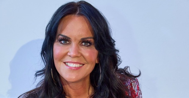 ORF-Star Martina Reuter lächelt in die Kamera.