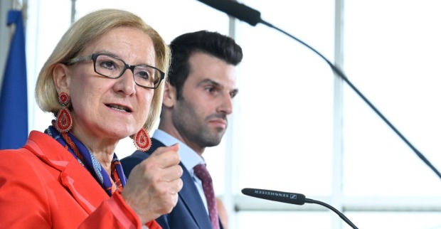 Landeshauptfrau Mikl Leitner (ÖVP) und ihr Stellvertreter Landbauer (FPÖ) haben ein Maßnahmenpaket gegen den politischen Islam präsentiert.
