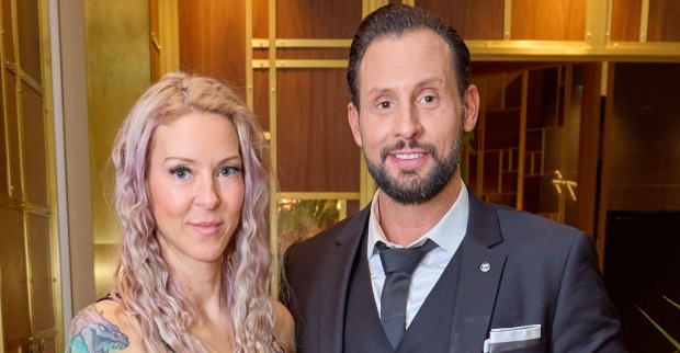 Simone Lugner und Christopher Dengg lächeln