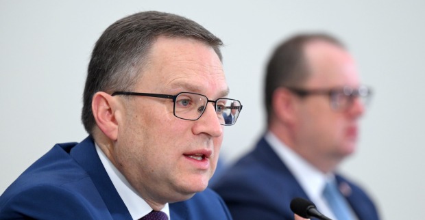 ÖVP-Obmann August Wöginger und FPÖ-Budgetsprecher Hubert Fuchs haben die neuen Sparpläne präsentiert.