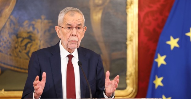Van der Bellen äußert sich erstmals nach dem Rücktritt von Karl Nehammer.