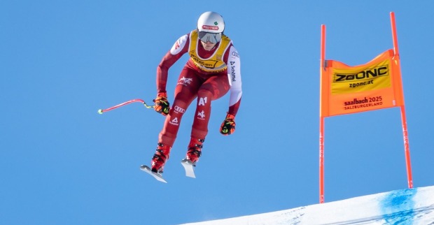 Sprung: Mirjam Puchner auf der Piste.