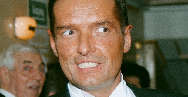 Falco mit skeptischem Gesichtsausdruck