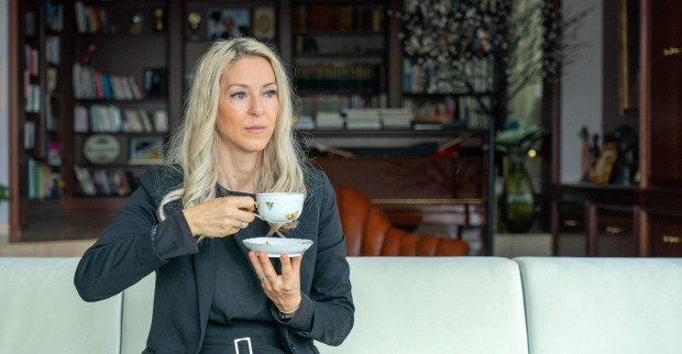 Simone Lugner in der Lugner Villa