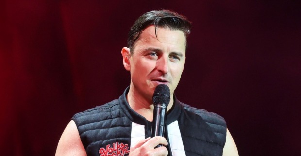 Andreas Gabalier mit Mikrophon