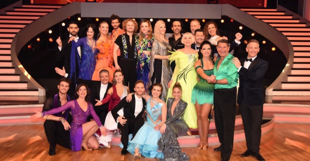 "Dancing Stars"-Kandidaten posieren zusammen