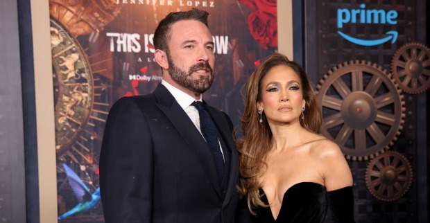 Ben Affleck und Jennifer Lopez posieren zusammen