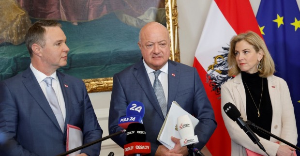 Andreas Babler, Christian Stocker, Beate Meinl-Reisinger beim ersten gemeinsamen Ministerrat.