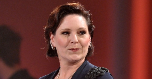 AnNa R. lächelt
