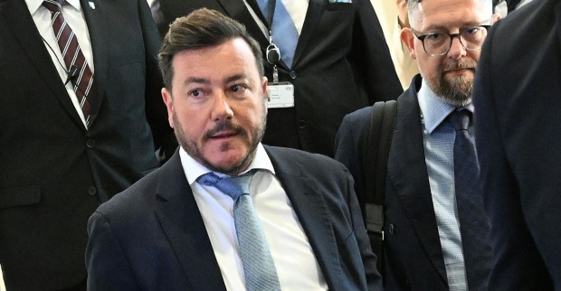 Signa-Gründer René Benko und Anwalt Norbert Wess am Mittwoch, 22. Mai 2024, anl. des COFAG-U-Ausschusses im Parlament in Wien