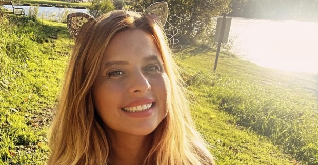 Daniela Kennedy lächelt