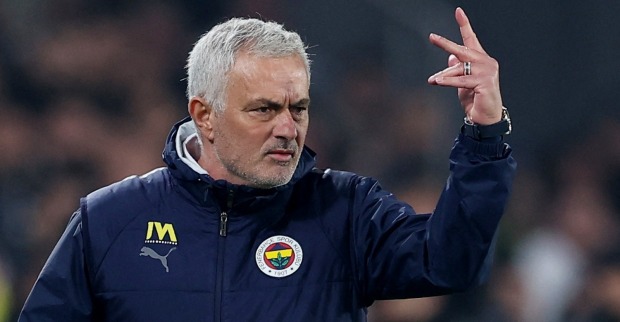 Mourinho droht nach der Attacke gegen Okan Buruk eine Sperre – seine Zukunft ist nun ungewisser denn je.