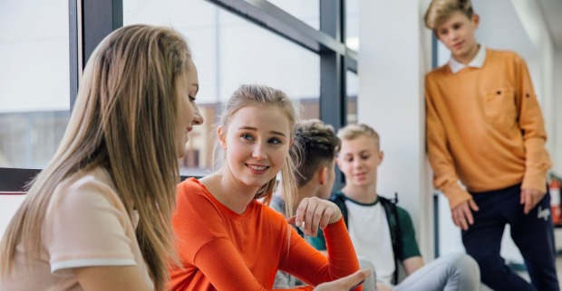 Gruppe von Jugendlichen Kindern