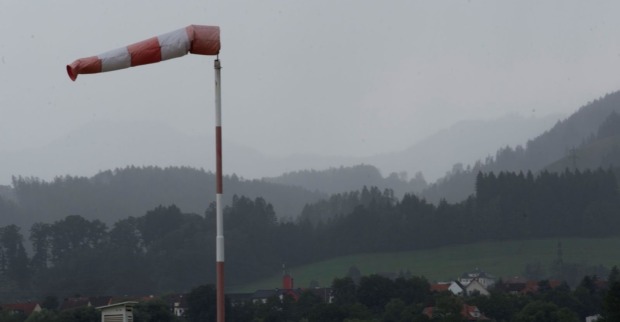 bewölkter Himmel und Wind in Österreich
