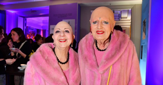 Eva &amp;, Adele lächeln in die Kamera