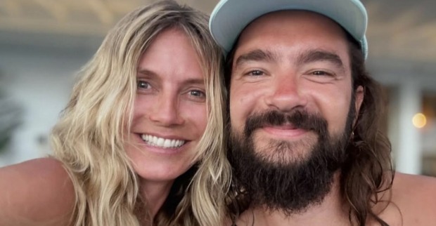 Heidi Klum und Tom Kaulitz lächeln