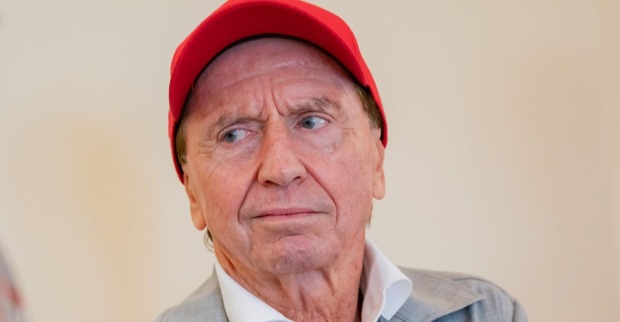 Mr. Ferrari Heribert Kasper mit ernstem Gesichtsausdruck