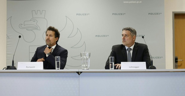 StA Graz-Sprecher Arnulf Rumpold und LKA Steiermark-Leiter Michael Lohnegger am Donnerstag, 12. Juni 2025, anlässlich einer Pressekonferenz zum aktuellen Ermittlungsstand nach dem Amoklauf in einer Schule in Graz mit zehn Todesopfern