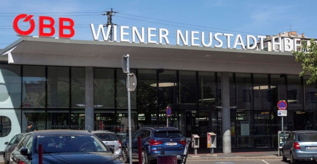Außenansicht des Hauptbahnhofes Wiener Neustadt