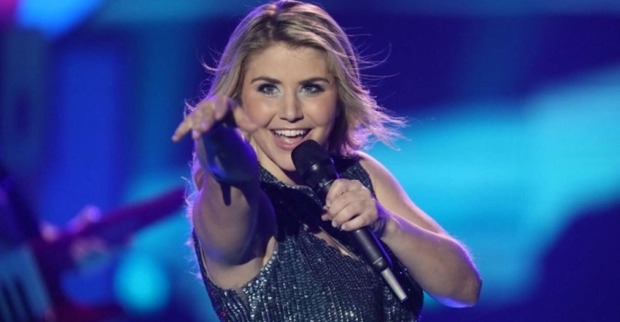 Beatrice Egli mit Mikrophon
