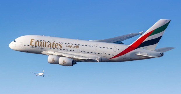 Emirates-Flugzeug in der Luft