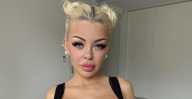 Katja Krasavice mit schwarzem Oberteil