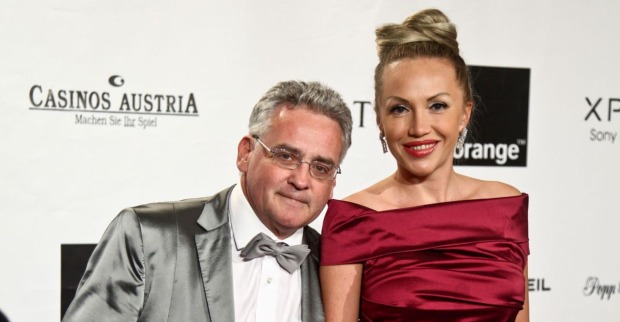 Christian Mucha &amp; Ehefrau Ekaterina zusammen auf dem roten Teppich