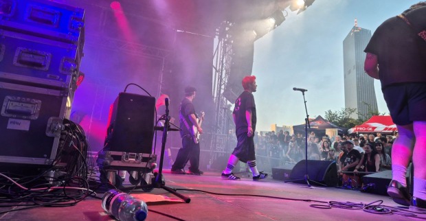 Mudfight am Wiener Donauinselfest