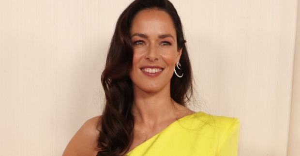 Ana Ivanovic im gelben Kleid