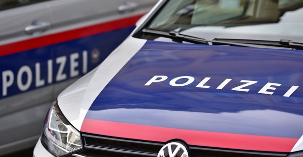 Motorhaube eines Polizeiautos