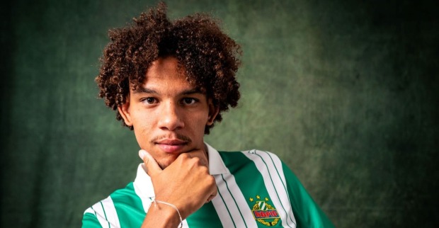 Der französische Leihstürmer Janis Antiste im Rapid-Trikot der Saison 2024/25