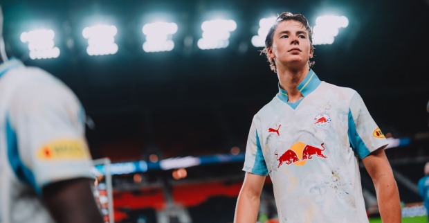 Red Bull Salzburg muss rund drei Monate auf Innenverteidiger John Mellberg wegen einer Knieverletzung verzichten.